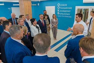 Депутаты посетили обновленный корпус областной больницы